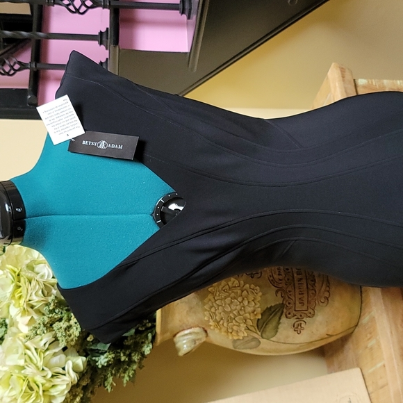 NWT Betsy & Adam V Neck Mermaid Gown - SZ 6 - Picture 2 of 9